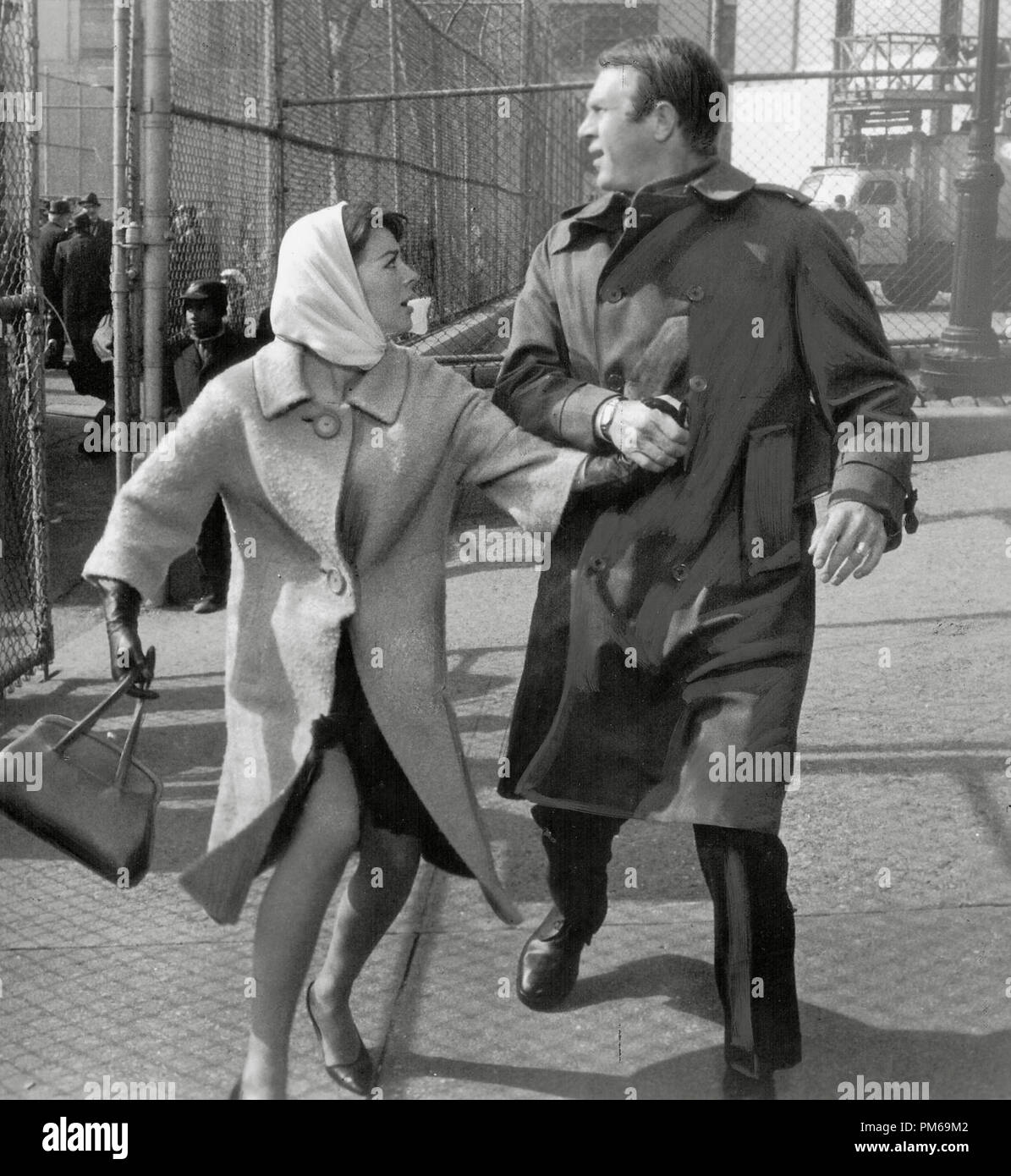 Natalie Wood und Steve McQueen, "Liebe mit der richtigen Fremden' 1963 Datei Referenz # 31316 345 THA Stockfoto