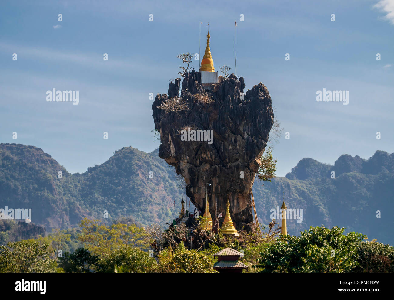 Einzigartige bezaubernde buddhistische Pagode in Kyauk Kalap Hpa-An, Myanmar (Birma) Stockfoto