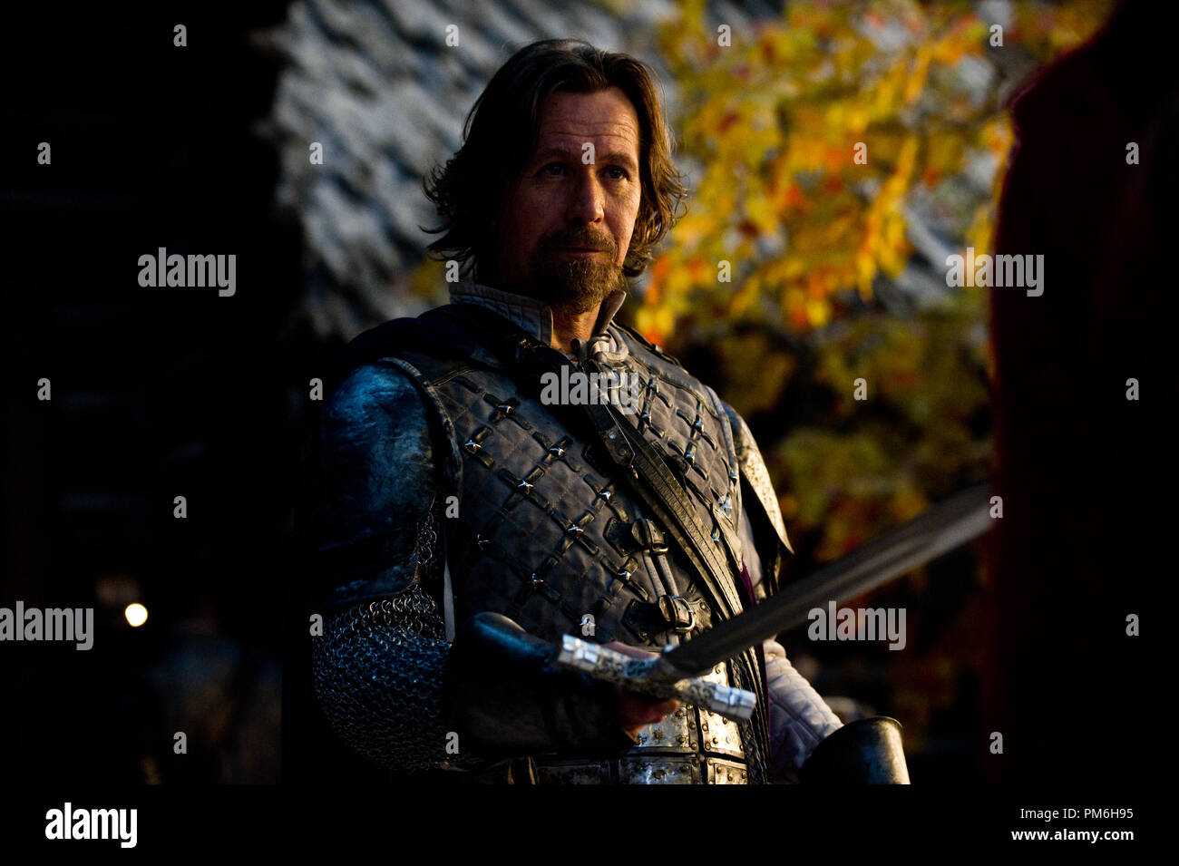 GARY OLDMAN als Vater Salomo in Warner Bros. Pictures' fantasy Thriller  "Red Riding Hood", ein Warner Bros.-Bilder freigeben Stockfotografie - Alamy