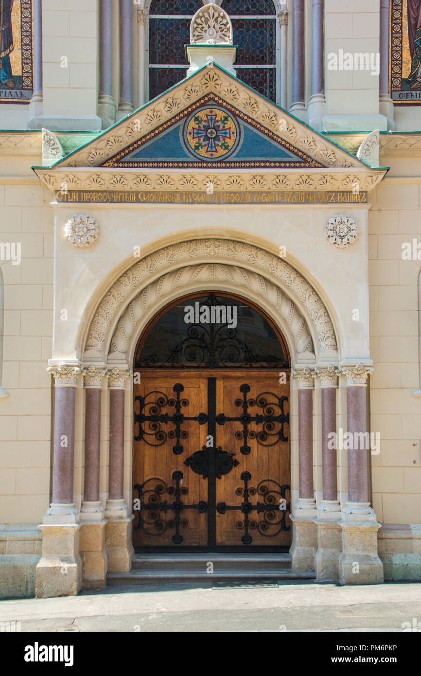 Eingangsportal der Griechisch-katholische Kirche der hl. Cyrill und St-Methode, Zagreb, Kroatien. Stockfoto