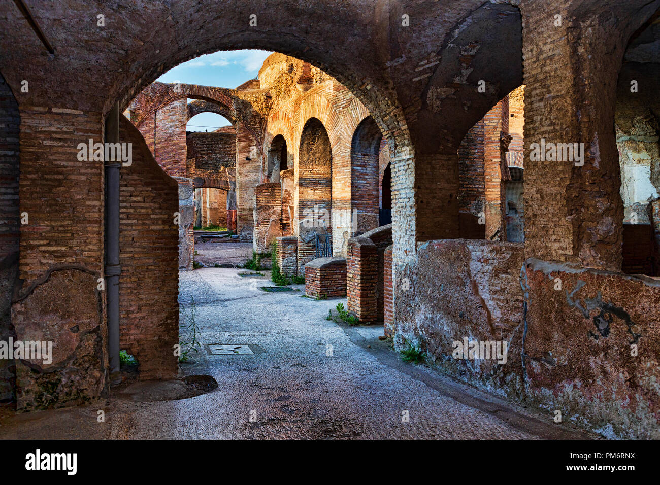 Ostia mietshaus rom Fotos und Bildmaterial in hoher Auflösung Alamy