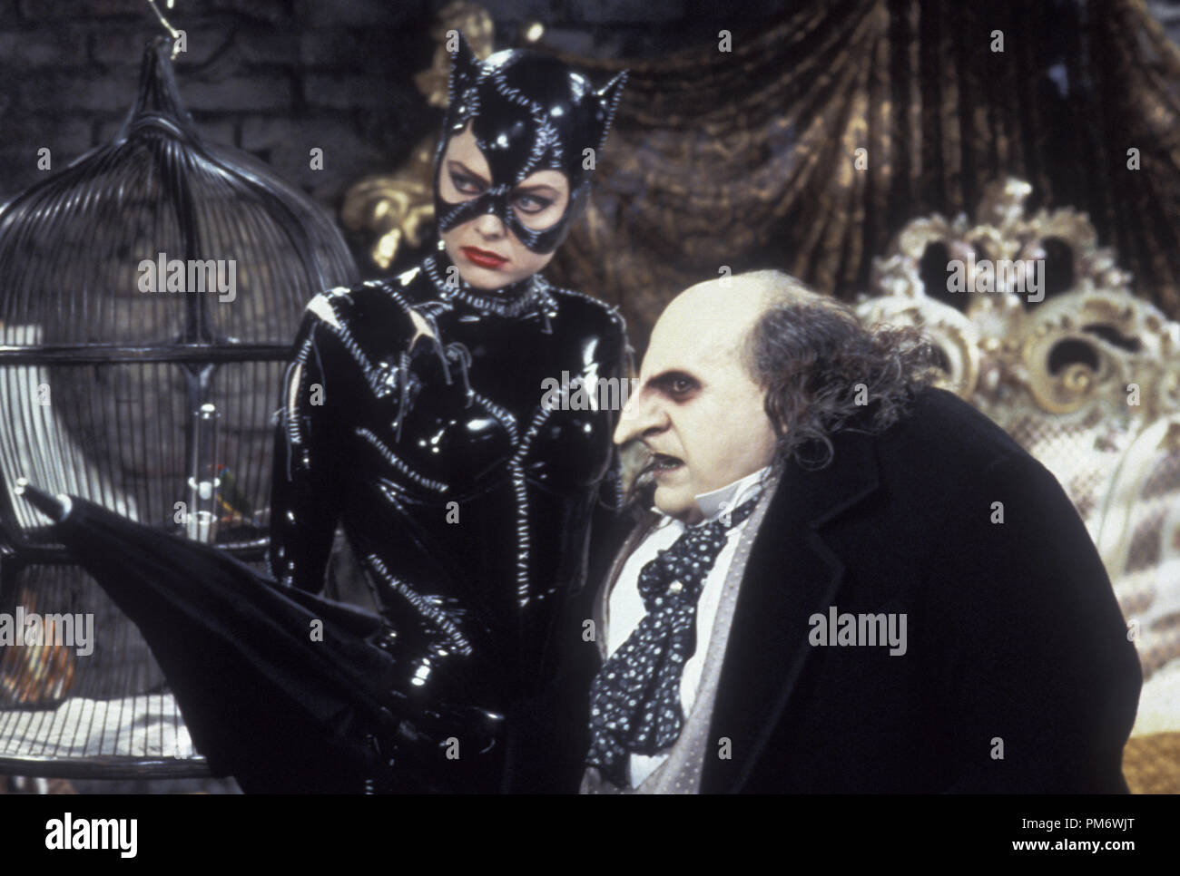 Film noch von 'Batmans Rückkehr' Michelle Pfeiffer, Danny DeVito © 1992 Warner Brothers und DC Comics Stockfoto