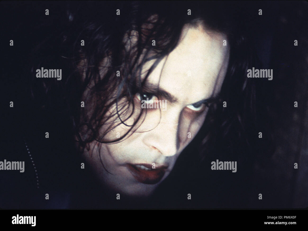 Szenenfoto aus "Die Krähe" Brandon Lee © 1994 Miramax Foto: Robert Zuckerman Datei Referenz # 31129095 THA nur für redaktionelle Verwendung - Alle Rechte vorbehalten Stockfoto