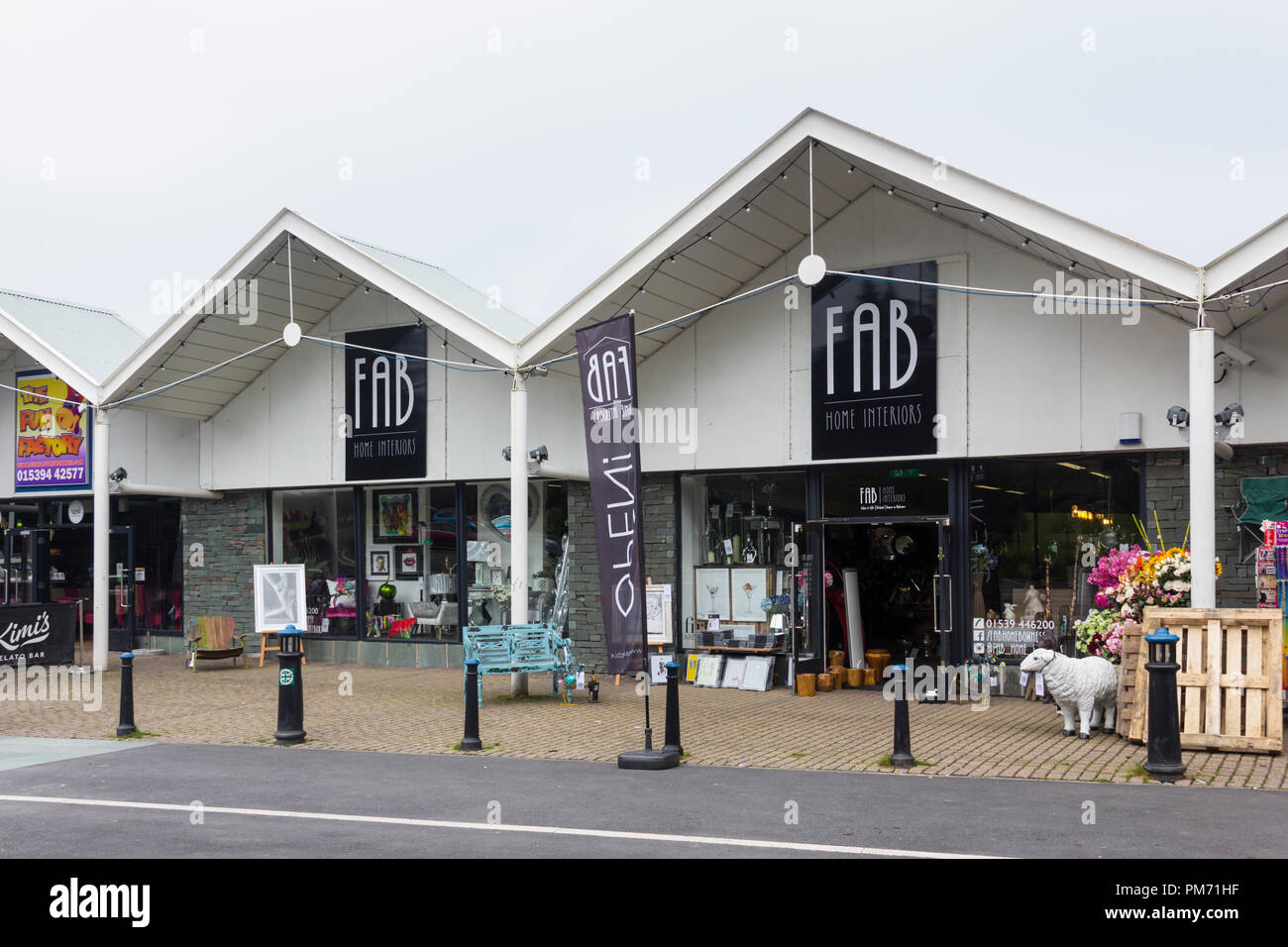FAB Home Interiors Store auf Glebe Road, Bowness-on-Windermere im Lake District. FAB Home Interiors sind spezialisiert auf home Inneneinrichtung. Stockfoto