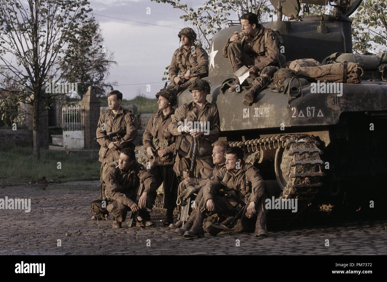 Film Still / Werbung immer noch von "Band of Brothers" Philip Barantini, Ross McCall, Donnie Wahlberg, Kirk Acevedo, Scott Grimes, Neal McDonough, Adam James, Frank John Hughes 2001 Photo Credit: David James Datei Referenz # 308471387 THA nur für redaktionelle Verwendung - Alle Rechte vorbehalten Stockfoto