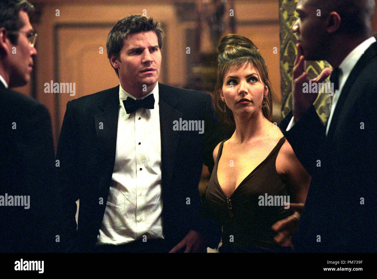 Film Still / Werbung noch von 'Angel' Episode: In den Startlöchern Alexis Denisof, David Boreanaz, Charisma Carpenter, & J. August Richards © 2001 Der WB Foto: Isabella Vosmikova Datei Referenz # 308471433 THA nur für redaktionelle Verwendung - Alle Rechte vorbehalten Stockfoto