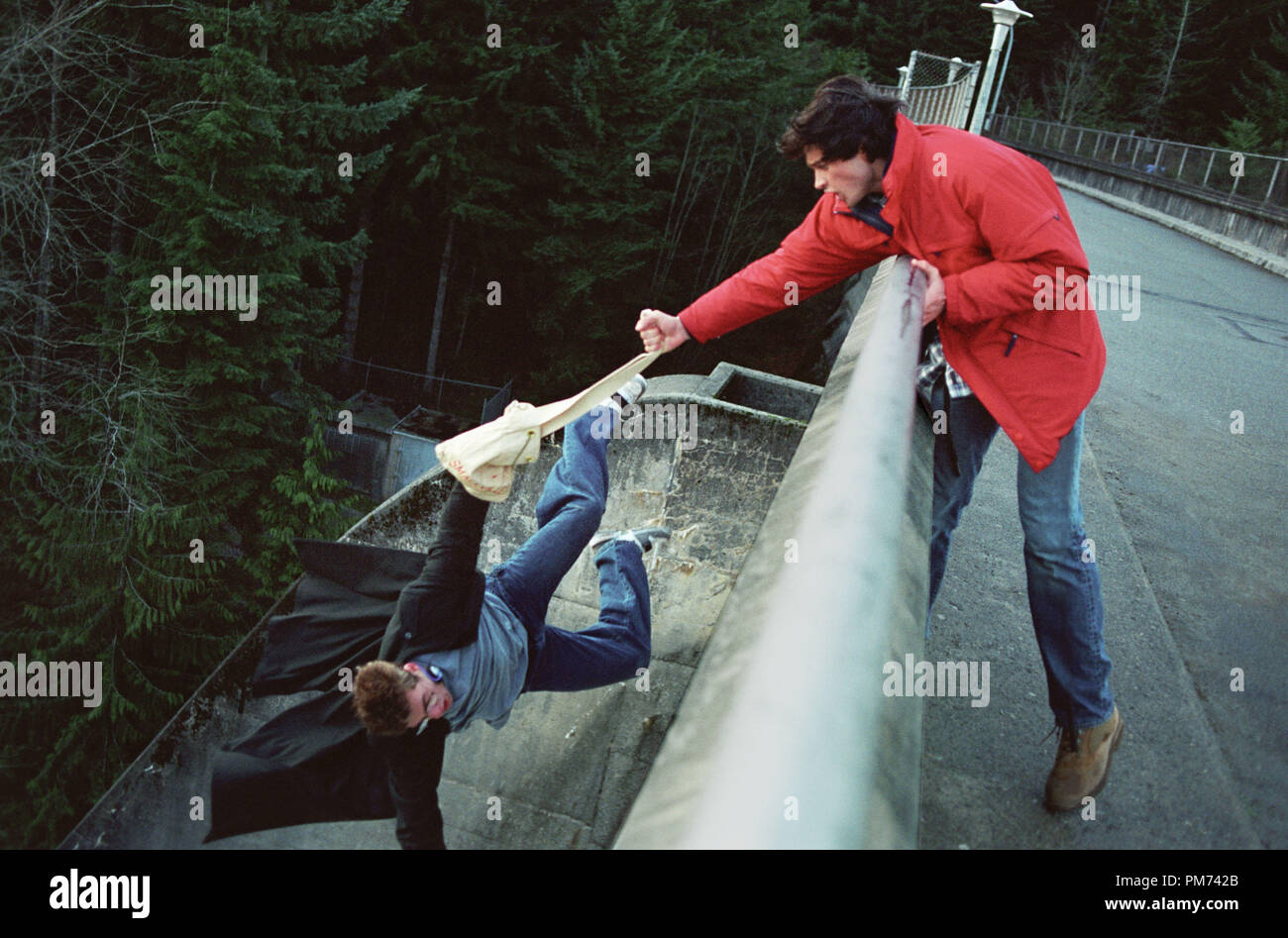 Film Still / Werbung immer noch von der mallville' (Episode: Leech) Shawn Ashmore, Tom Welling 2001 Photo Credit: Brian Cyr Datei Referenz # 30847343 THA nur für redaktionelle Verwendung - Alle Rechte vorbehalten Stockfoto