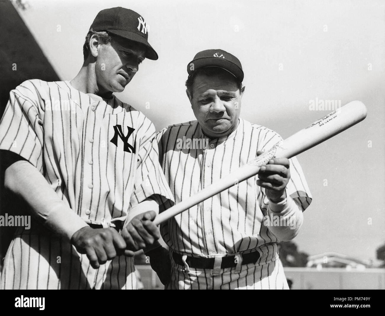 Gary Cooper und Babe Ruth, "Der Stolz der Yankees' 1942 Samuel Goldwyn Company Datei Referenz # 30928 100 THA Stockfoto