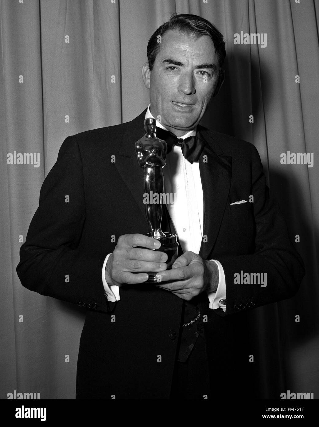 Gregory Peck backstage In der 1962 (35th) Academy Awards. Stockfoto