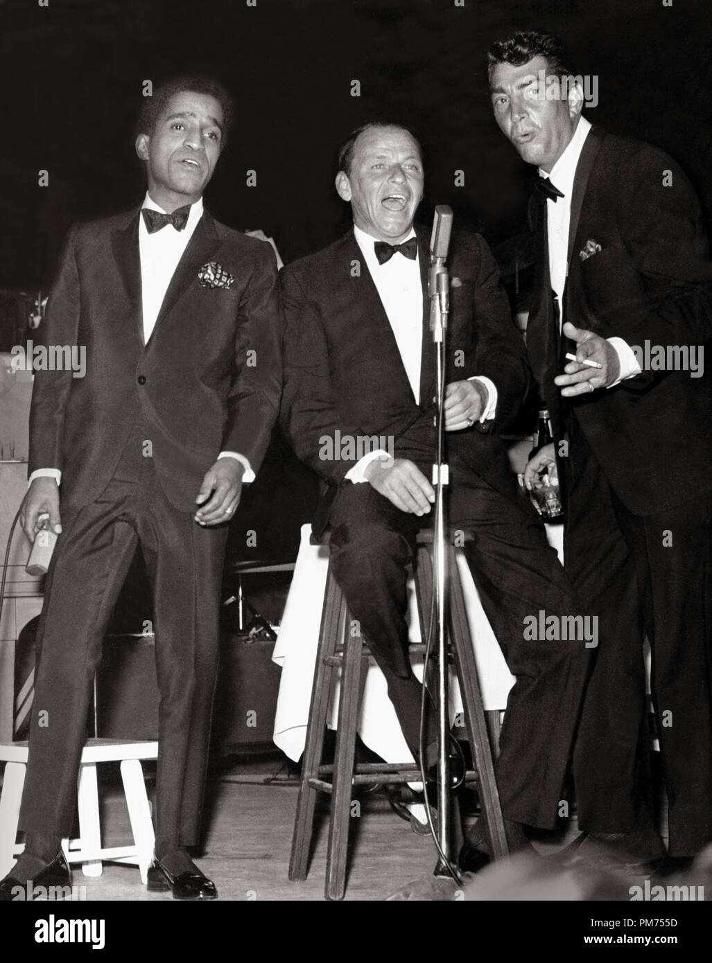 Mitglieder des Rat Pack, Sammy Davis Jr., Frank Sinatra und Dean Martin, circa 1961. Datei Referenz # 30928 352 THA Stockfoto