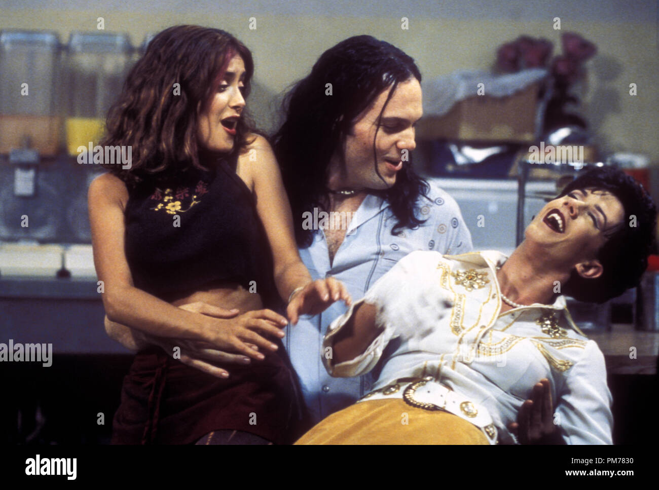 Szenenfoto aus "Die Geschwindigkeit von Gary "Salma Hayek, Vincent D'Onofrio, Chad Lindberg © 1998 Columbia/Tri-Star Photo Credit: Dan Zaitz Datei Referenz # 30996073 THA nur für redaktionelle Verwendung - Alle Rechte vorbehalten Stockfoto