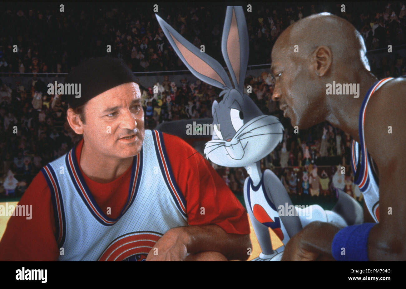 Szenenfoto aus "Space Jam" Bill Murray, Bugs Bunny, Michael Jordan © 1996 Warner Datei Referenz # 31042247 THA nur für redaktionelle Verwendung - Alle Rechte vorbehalten Stockfoto