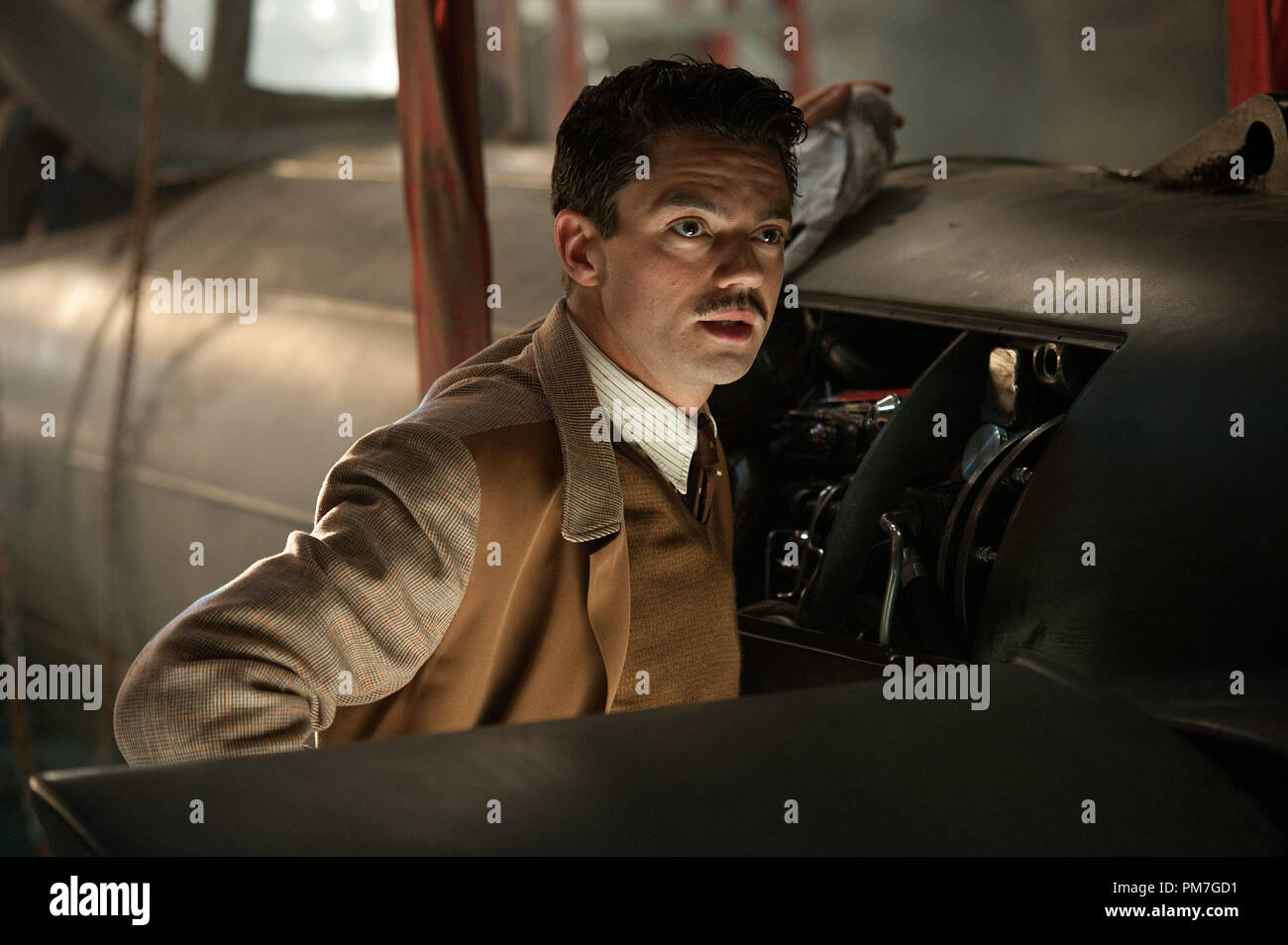 Dominic Cooper Spielt Howard Stark In Captain America Der Erste Racher Von Paramount Pictures Und Marvel Entertainment Stockfotografie Alamy