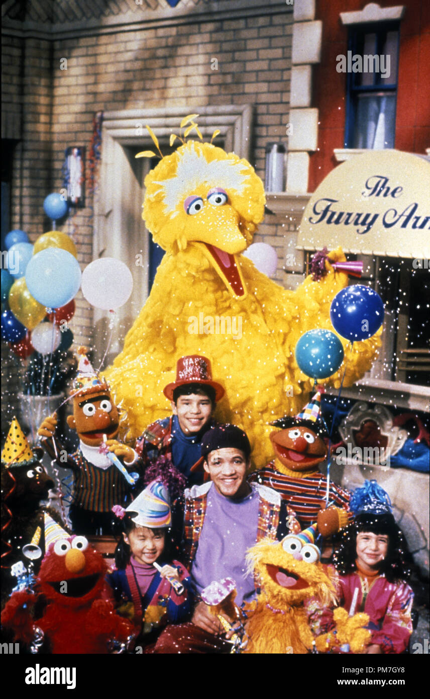 Film noch aus der Esame Street Aufenthalte bis Spät" Zoe, Elmo, Bert, Big Bird, Ernie circa 1997 Datei Referenz # 31013138 THA nur für redaktionelle Verwendung - Alle Rechte vorbehalten Stockfoto
