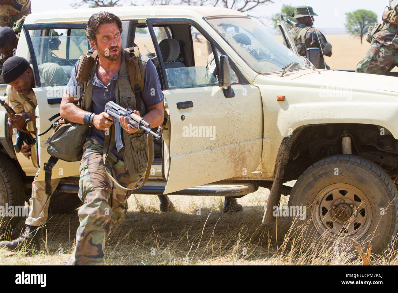 Gerard Butler Sterne als Sam Childers, der Retter von Hunderten von entführt und verwaiste Kinder, die bewaffneten Missionen tief führt in Ostafrikanischen Enemy Territory in der Relativitätstheorie Medienmitteilung MASCHINENGEWEHR Prediger. Stockfoto