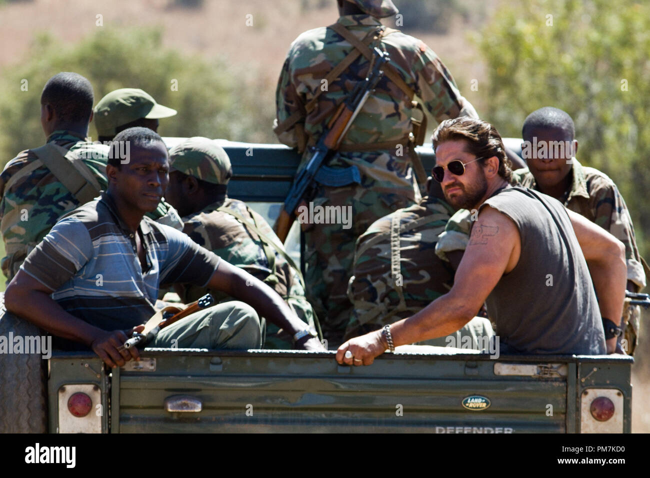 Gerard Butler Sterne als Sam Childers, der Retter von Hunderten von entführt und verwaiste Kinder, die bewaffneten Missionen tief führt in Ostafrikanischen Enemy Territory in der Relativitätstheorie Medienmitteilung MASCHINENGEWEHR Prediger. Stockfoto