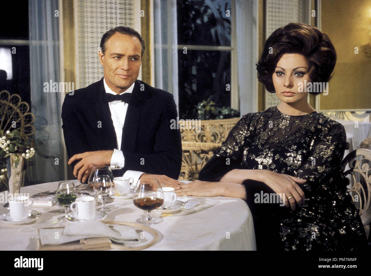 Marlon Brando und Sophia Loren' eine Gräfin von Hongkong" 1967 Datei Referenz # 31202 407 THA Stockfoto