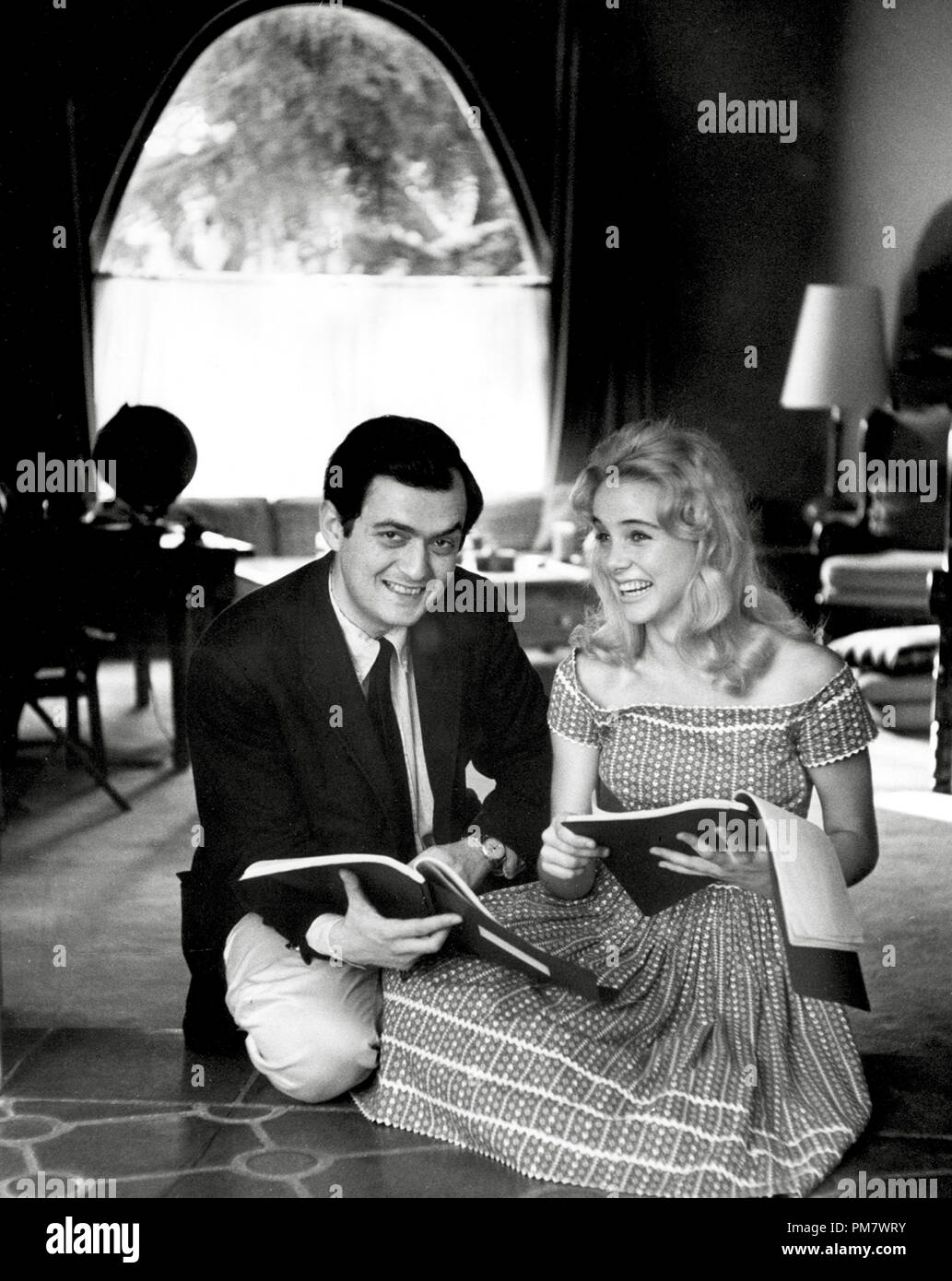 Stanley Kubrick und Sue Lyon bei den Dreharbeiten zu 'Lolita' 1962 MGM Datei Referenz # 31537 496 Stockfoto