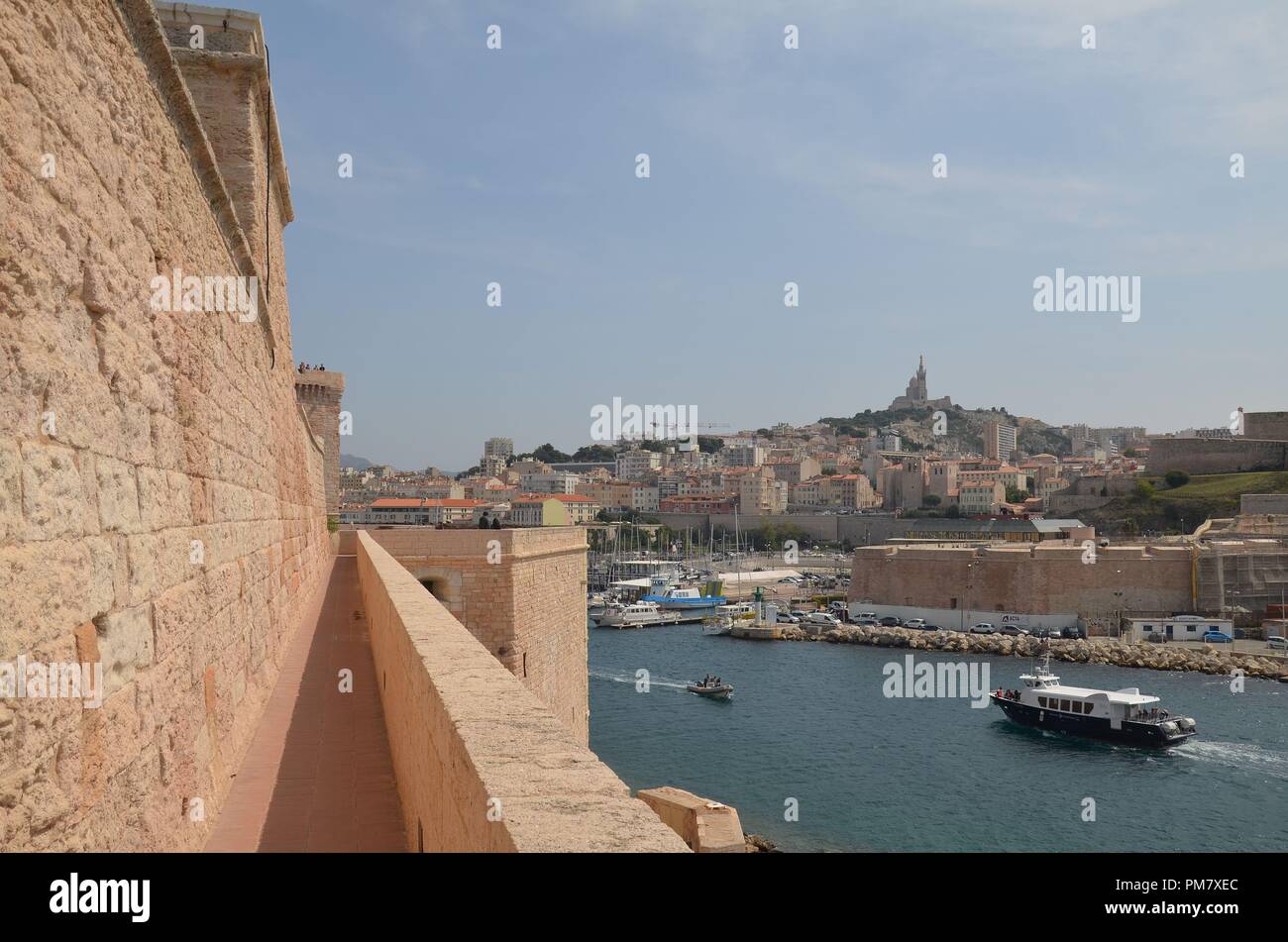 Marseille, Hafenstadt am Mittelmeer im Süden Niederlandes: Rund um die Festung und das MUCEM-Ausstellungsgelände Stockfoto