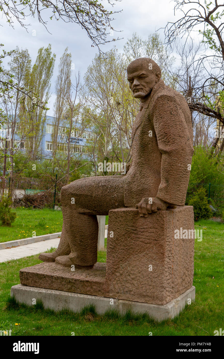"Lenin" durch Sekui Krumov (1970) im Museum der Sozialistischen Kunst outdoor Sculpture Garden, Sofia, Bulgarien. Stockfoto