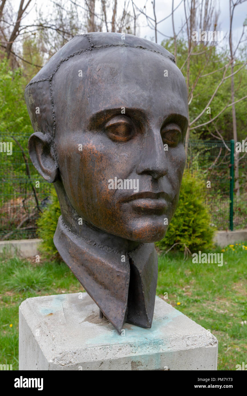 Büste von 'Hristo Karpachev" (1987) von Ivan Varchev im Museum der Sozialistischen Kunst outdoor Sculpture Garden, Sofia, Bulgarien. Stockfoto
