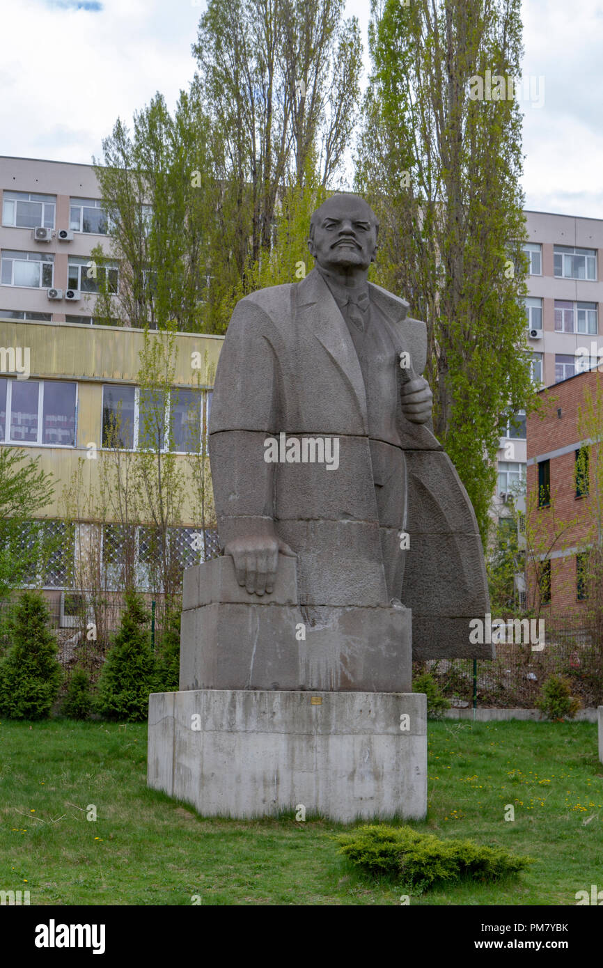 Massive Skulptur "Lenin" (1971) von Lew Kerbel im Museum der Sozialistischen Kunst outdoor Sculpture Garden, Sofia, Bulgarien. Stockfoto