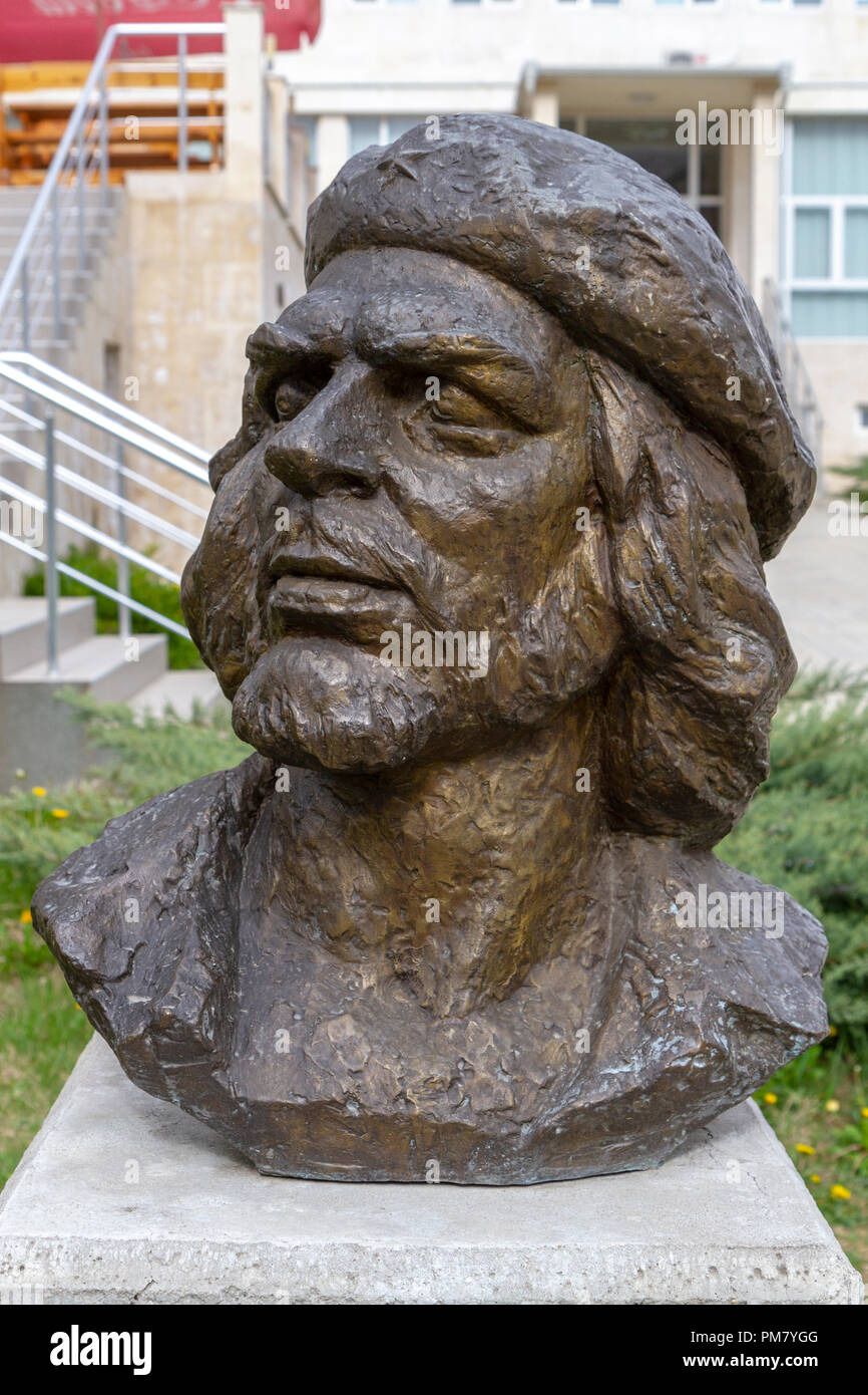 Büste von Che Guevara von Dimitar Ostoich (1974) im Museum der Sozialistischen Kunst outdoor Sculpture Garden, Sofia, Bulgarien. Stockfoto