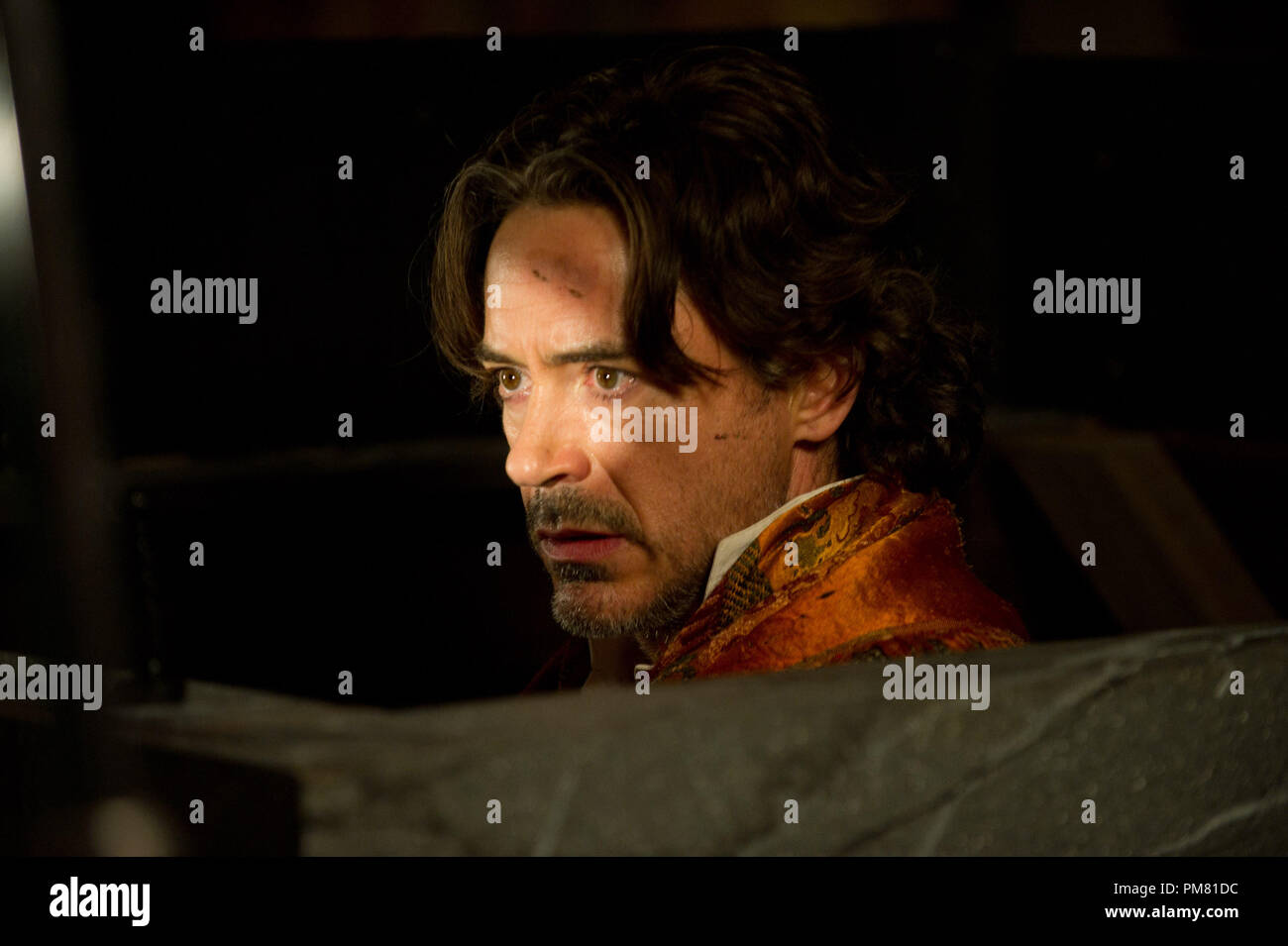 ROBERT DOWNEY JR. Als Sherlock Holmes in den Warner Bros. und Village Roadshow Pictures action Adventure Geheimnis SHERLOCK HOLMES: EIN SPIEL DER SCHATTEN ein Warner Bros.-Bilder freigeben. Stockfoto