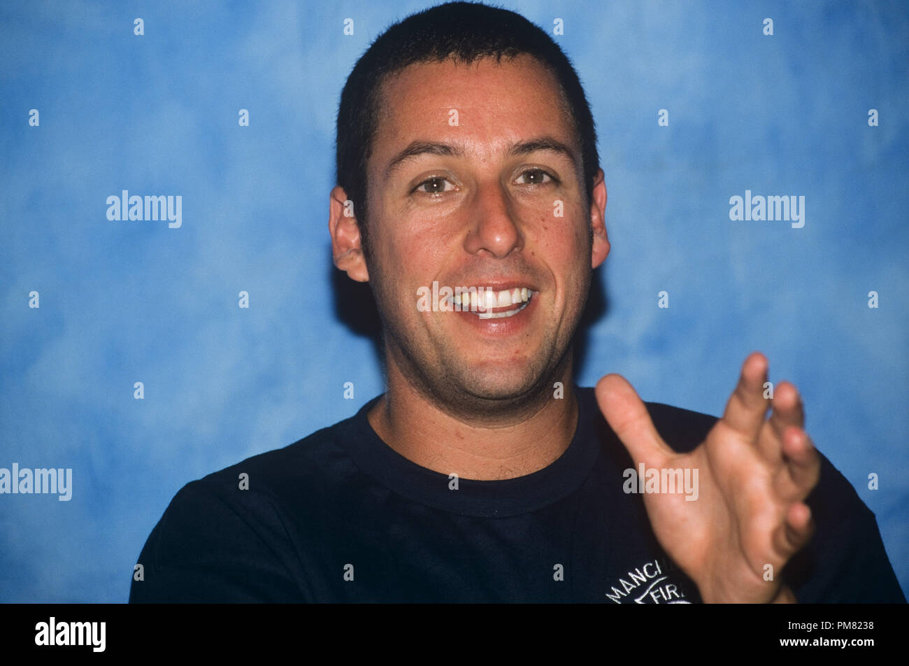 Adam Sandler, 2002. Reproduktion von amerikanischen Boulevardzeitungen ist absolut verboten. © GFS/Hollywood Archiv - Alle Rechte vorbehalten File Reference # 31315 216 Stockfoto