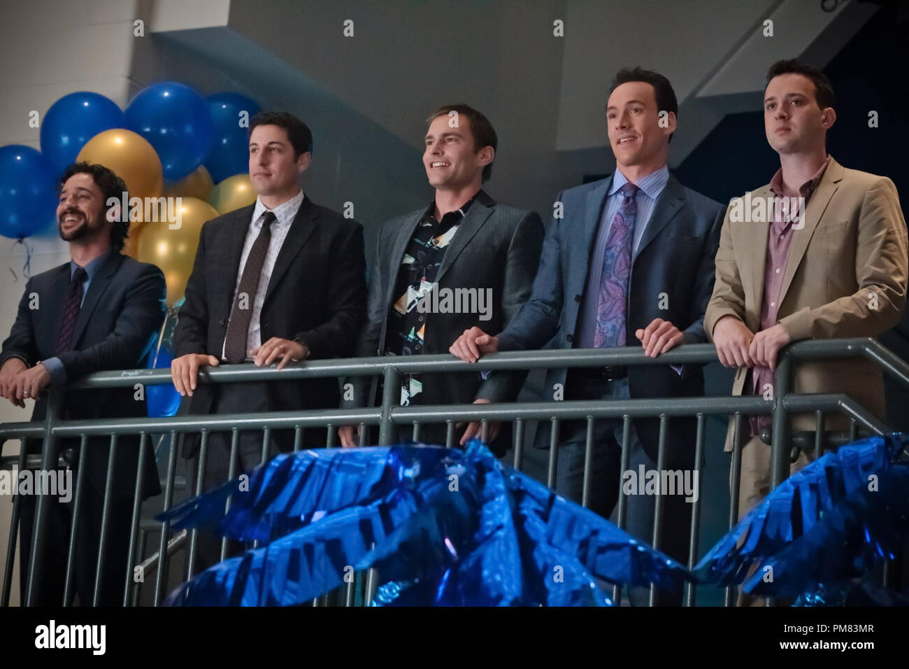 (L und R) Kevin (THOMAS IAN NICHOLAS), Jim (JASON BIGGS), Stifler (Seann William Scott), Oz (Chris Klein) und Finch (Eddie Kaye Thomas) sind wieder zusammen in 'American Reunion". In der Komödie, alle "Zeichen American Pie' Wir haben ein wenig mehr als einer Dekade vor Rückkehr nach Osten große Fälle für ihre High School Reunion met. Stockfoto