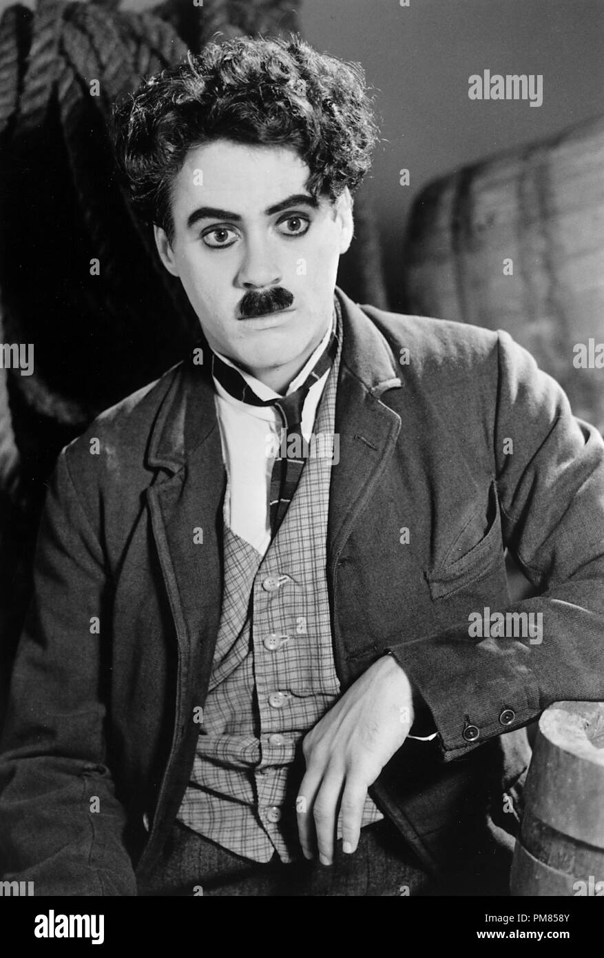 Film Still oder Werbung noch von 'Chaplin' Robert Downey Jr. © 1992 Tri-Star Alle Rechte vorbehalten Datei Referenz # 31487 048 THA für die redaktionelle Nutzung nur Stockfoto