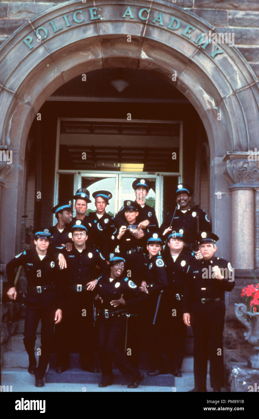 Studio Werbung immer noch von "Police Academy" Bubba Smith, Steve Guttenberg, Kim Cattrall © 1984 Warner Alle Rechte vorbehalten Datei Referenz # 31706239 THA für die redaktionelle Nutzung nur Stockfoto