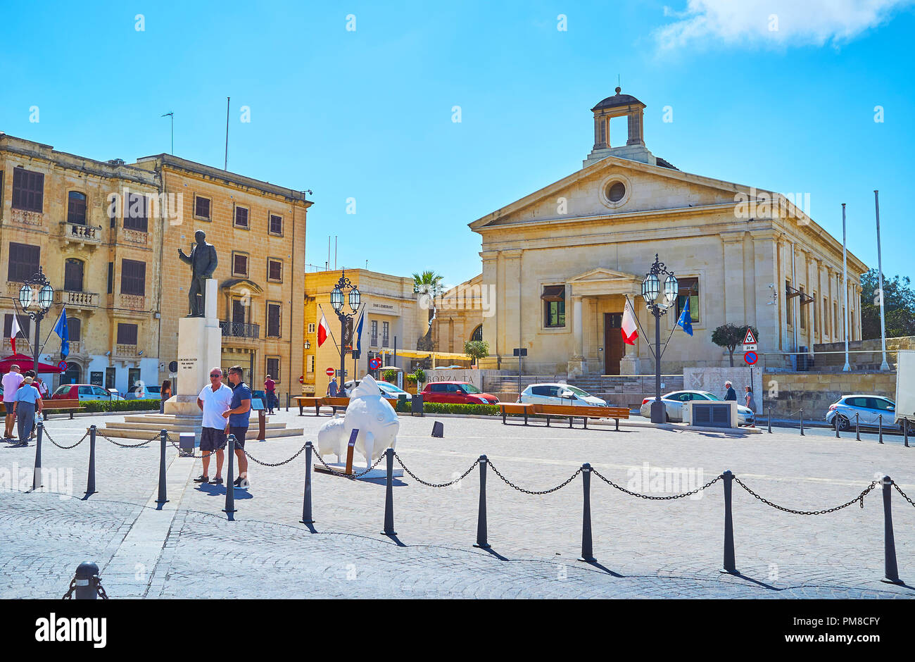 VALLETTA, MALTA - 17. Juni 2018: Die Malta Stock Exchange Häuser im Bau der Garnison Kapelle, in Castille Place, einem der schönsten gelegen Stockfoto