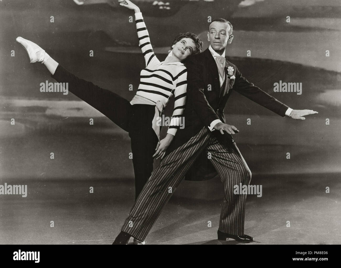 Fred Astaire und Leslie Caron "Papa lange Beine' 1955 Twentieth Century Fox Datei Referenz # 31202 191 THA Stockfoto