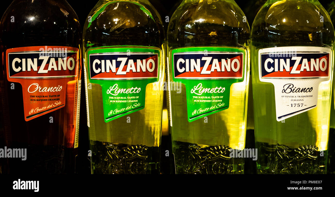 Cinzano vermouth -Fotos und -Bildmaterial in hoher Auflösung – Alamy