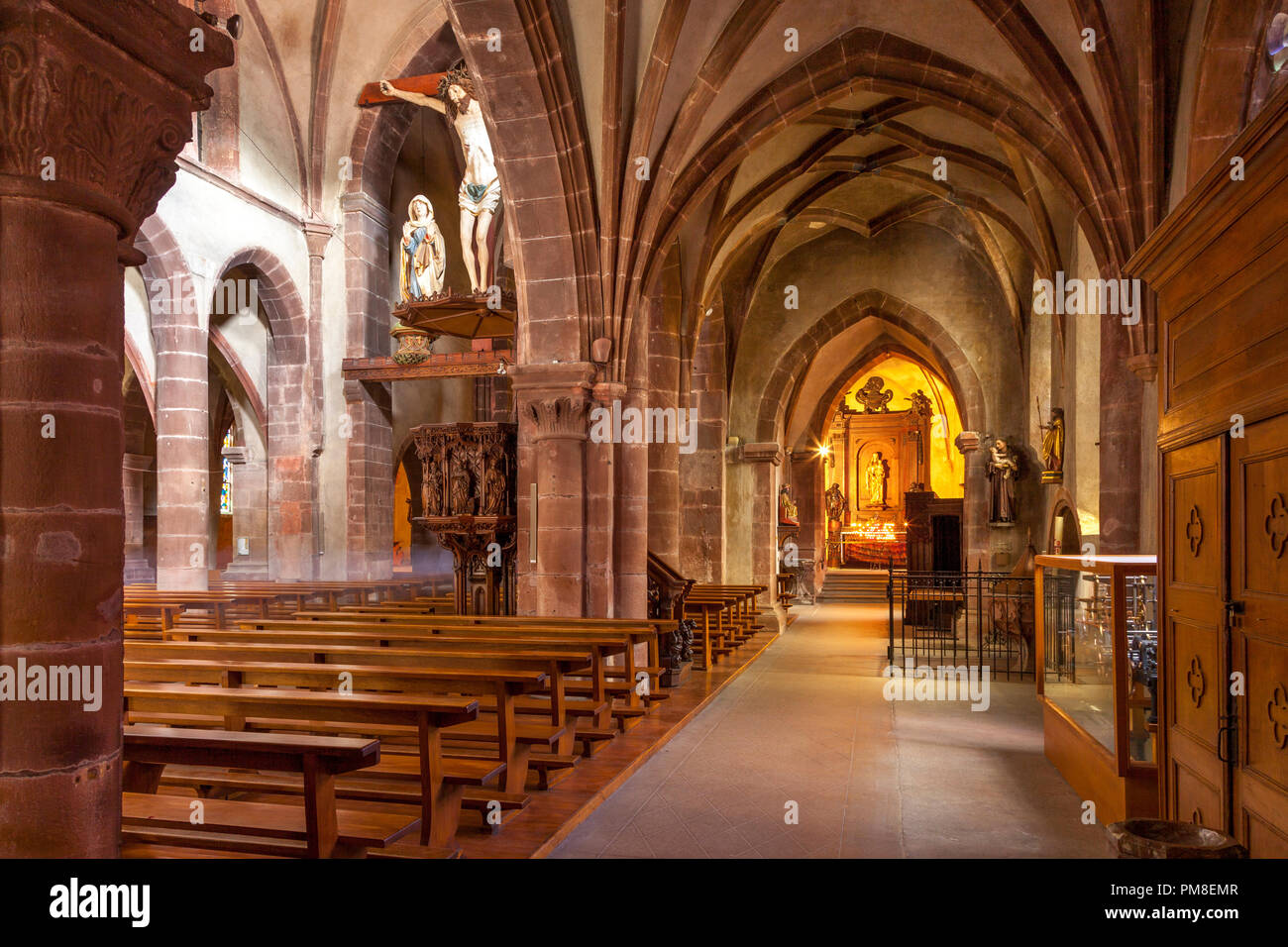 Innenraum der Eglise Sainte-Croix Kaysersberg, Kaysersberg-Vignoble, Elsass, Frankreich Stockfoto