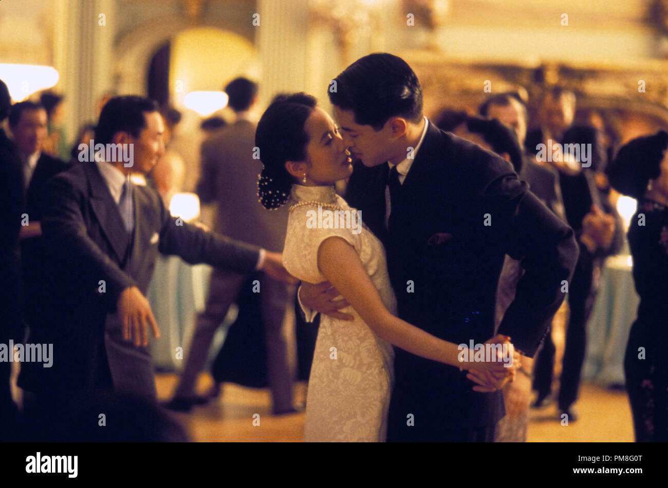 Film Still / Werbung immer noch von der "Joy Luck Club" Feihong Yu, Russell Wong © 1993 Buena Vista Bilder Photo Credit: Phil Bray Datei Referenz # 31371078 THA nur für redaktionelle Verwendung Alle Rechte vorbehalten Stockfoto