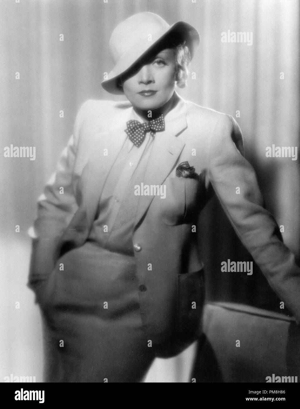 (Archival Classic Cinema - Marlene Dietrich Retrospektive) Marlene Dietrich 1934 File Reference # 31496 074THA Stockfoto