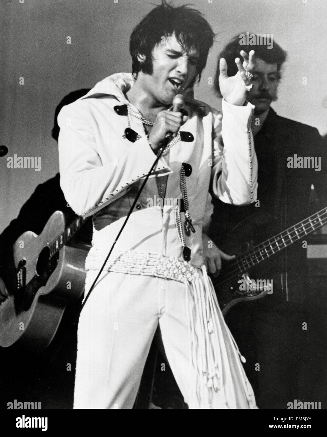 (Archival Classic Cinema - Elvis Presley Retrospektive) Elvis Presley, Publicity still aus dem Dokumentarfilm That's the Way IT Is, 1970. Dateireferenz # 31616 074THA Stockfoto