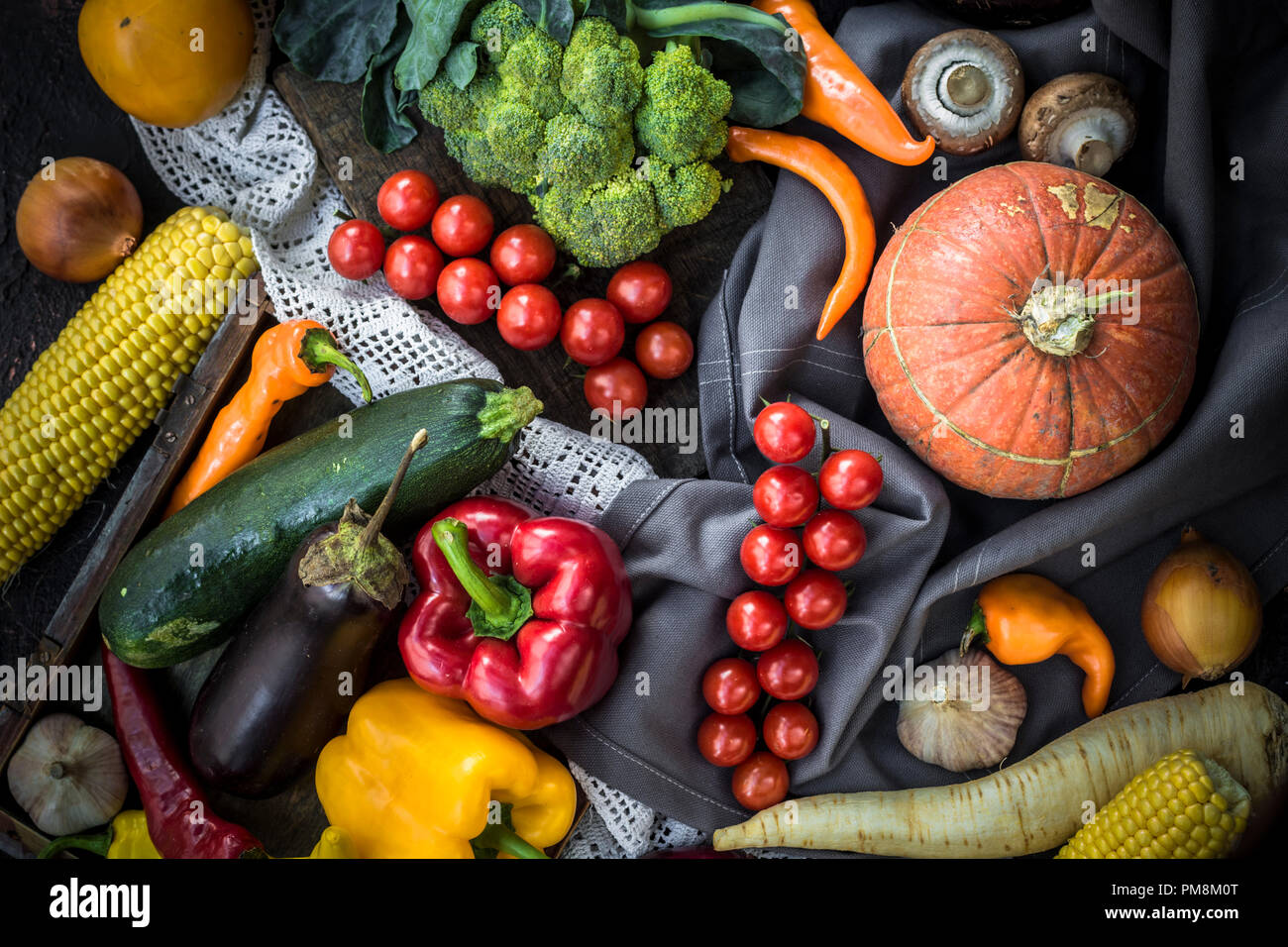 Frisches Gemüse im Sortiment. Stockfoto