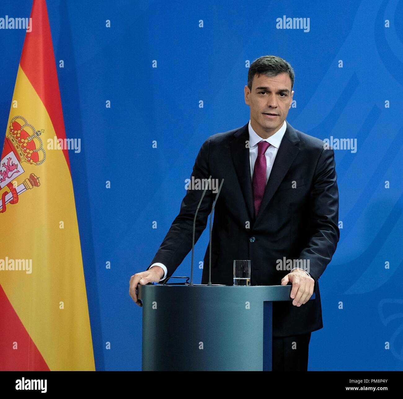 Der Präsident von Spanien Pedro Sanchez gesehen eine Pressekonferenz in Berlin. Stockfoto