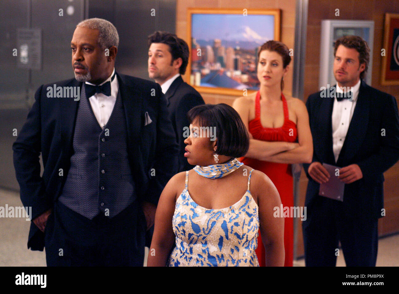 Studio Werbung immer noch von "Grey's Anatomy" (Staffel 2 Episode Name: Verschlechterung der Kampf oder Flucht Reaktion) James Pickens Jr., Patrick Dempsey, Chandra Wilson, Kate Walsh, Chris O'Donnell 2006 Photo Credit: Scott Garfield Stockfoto
