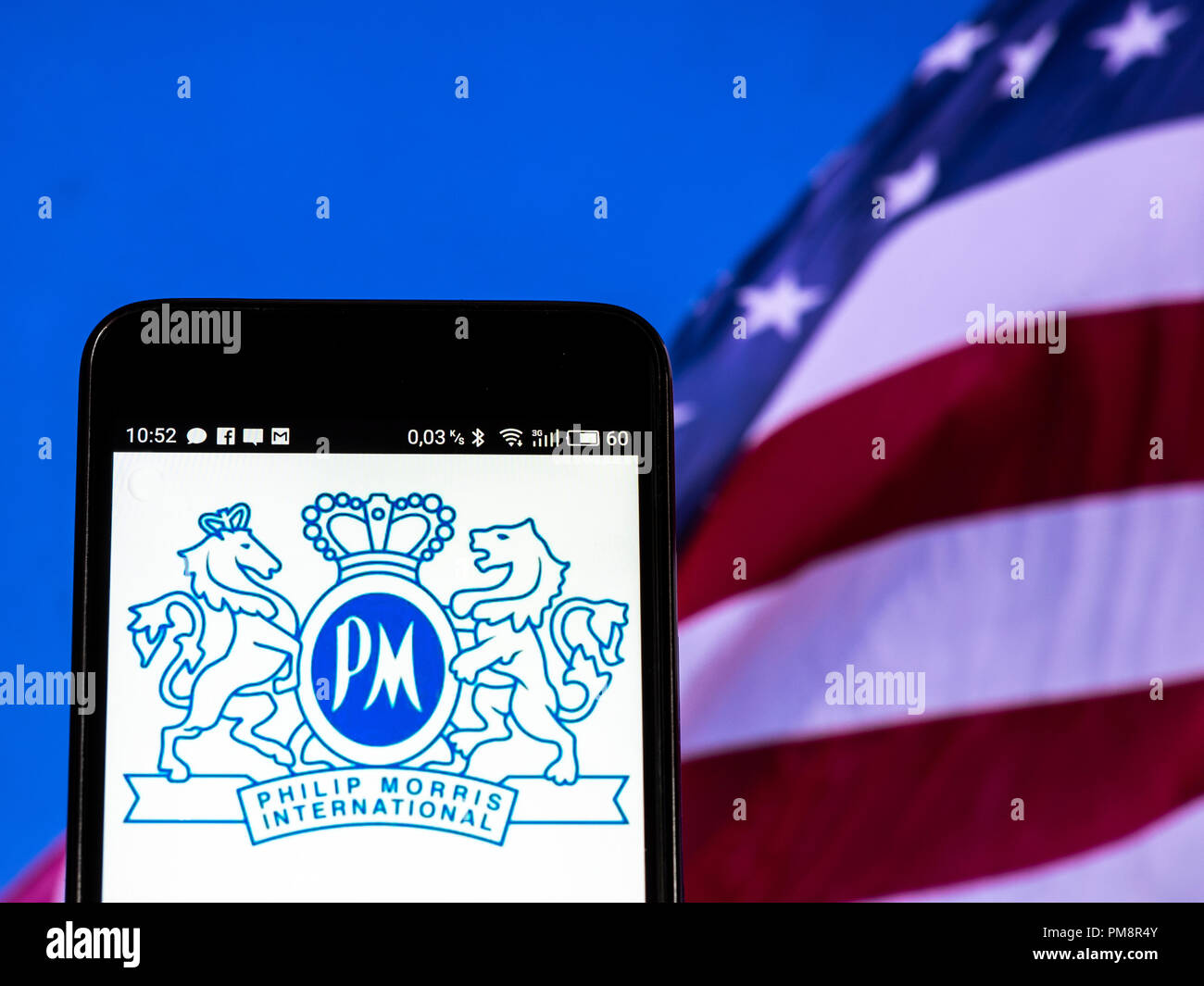 Philip Morris International Inc. (PMI) Logo auf einem Smartphone angezeigt. Stockfoto