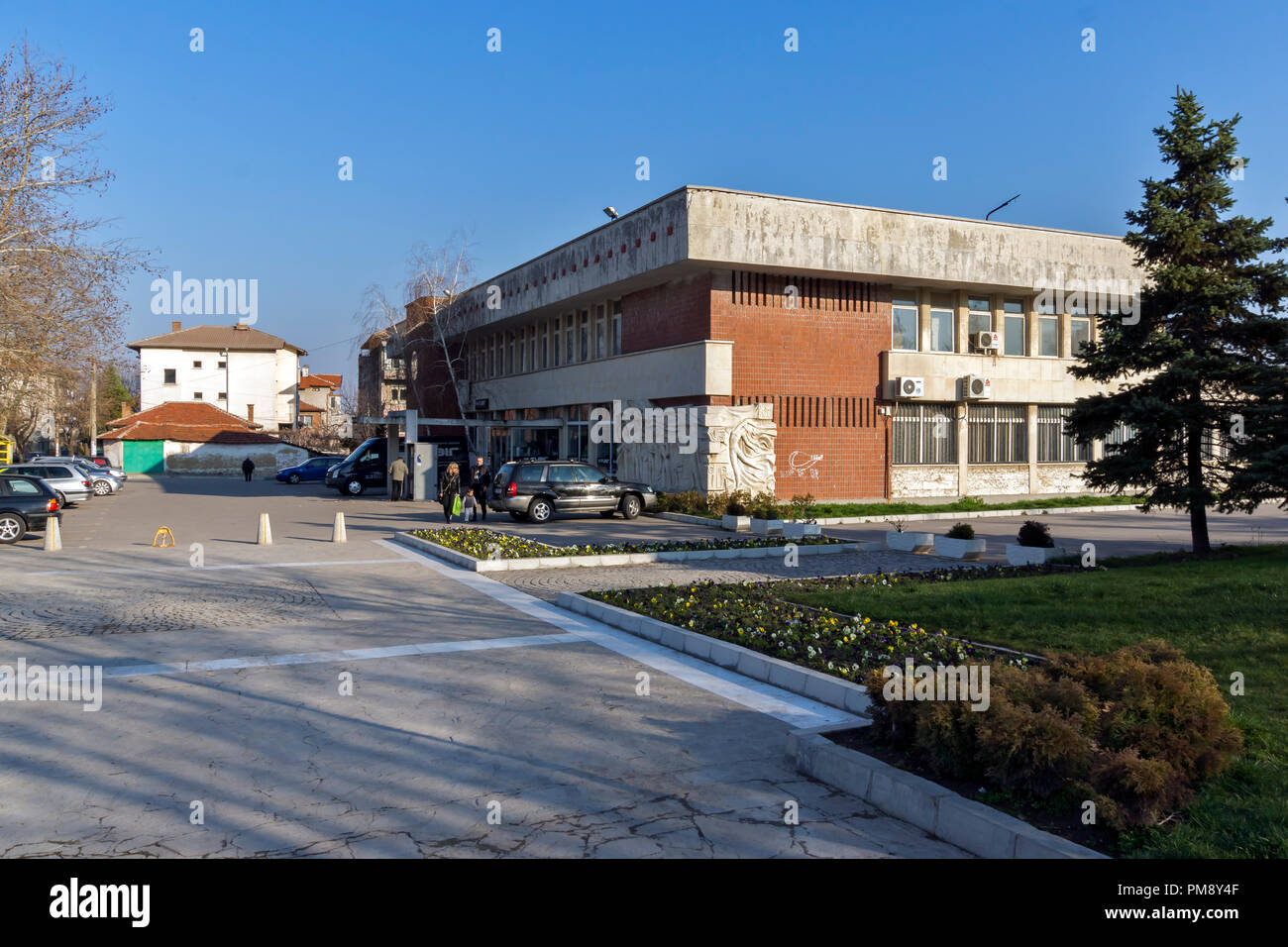 Chaskowo, Bulgarien - 15. MÄRZ 2014: atemberaubende Aussicht auf die Stadt von Haskovo - vom Denkmal der Jungfrau Maria, Bulgarien Stockfoto