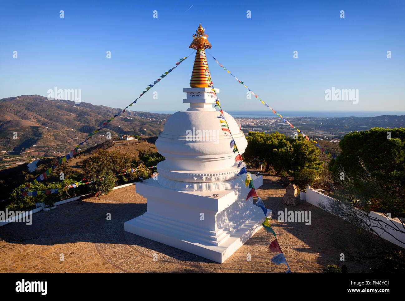 Der Kalachakra Stupa über Trepiche. Nach der buddhistischen Tradition Es bringt Frieden, Wohlstand und Schutz und wurde von lupon Tsechu Rimpoche gebaut Stockfoto