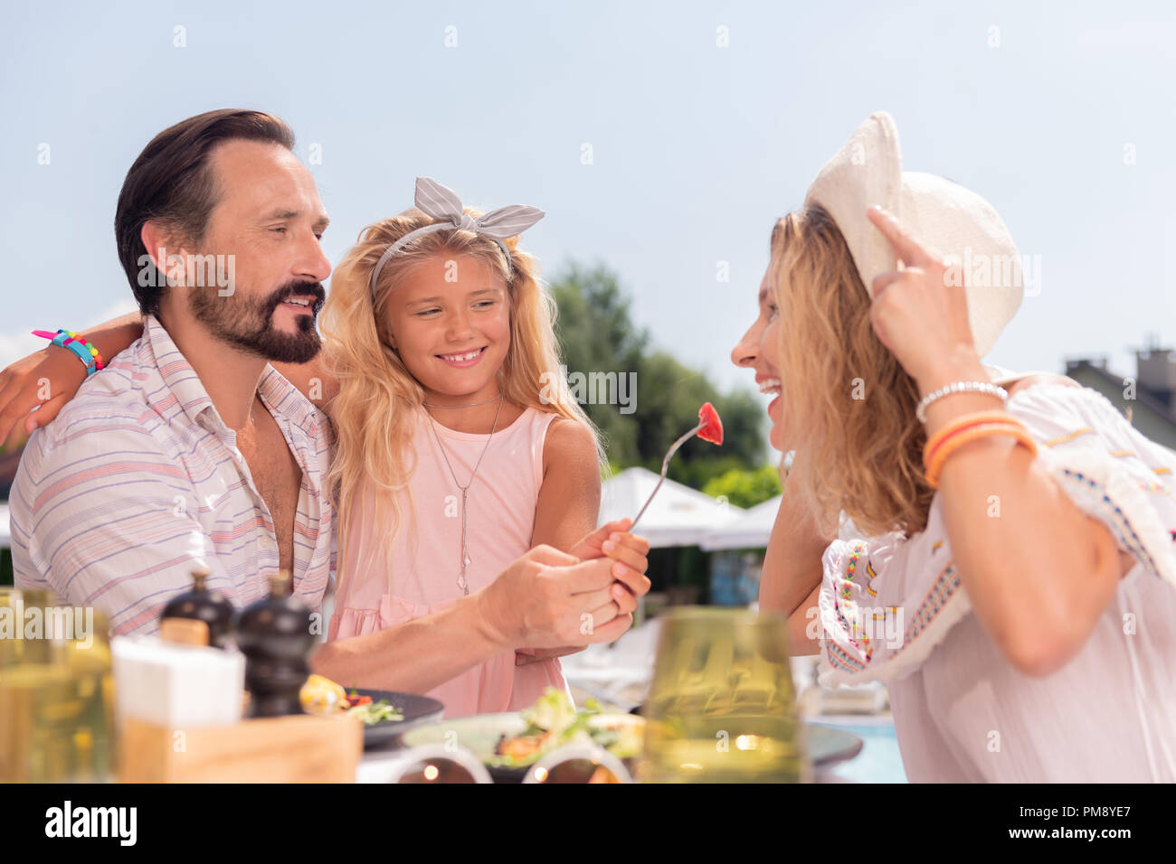 Positive bärtigen Mann mit einer Gabel begeistert Stockfoto Positive bärtigen Mann mit einer Gabel begeistert Stockfoto