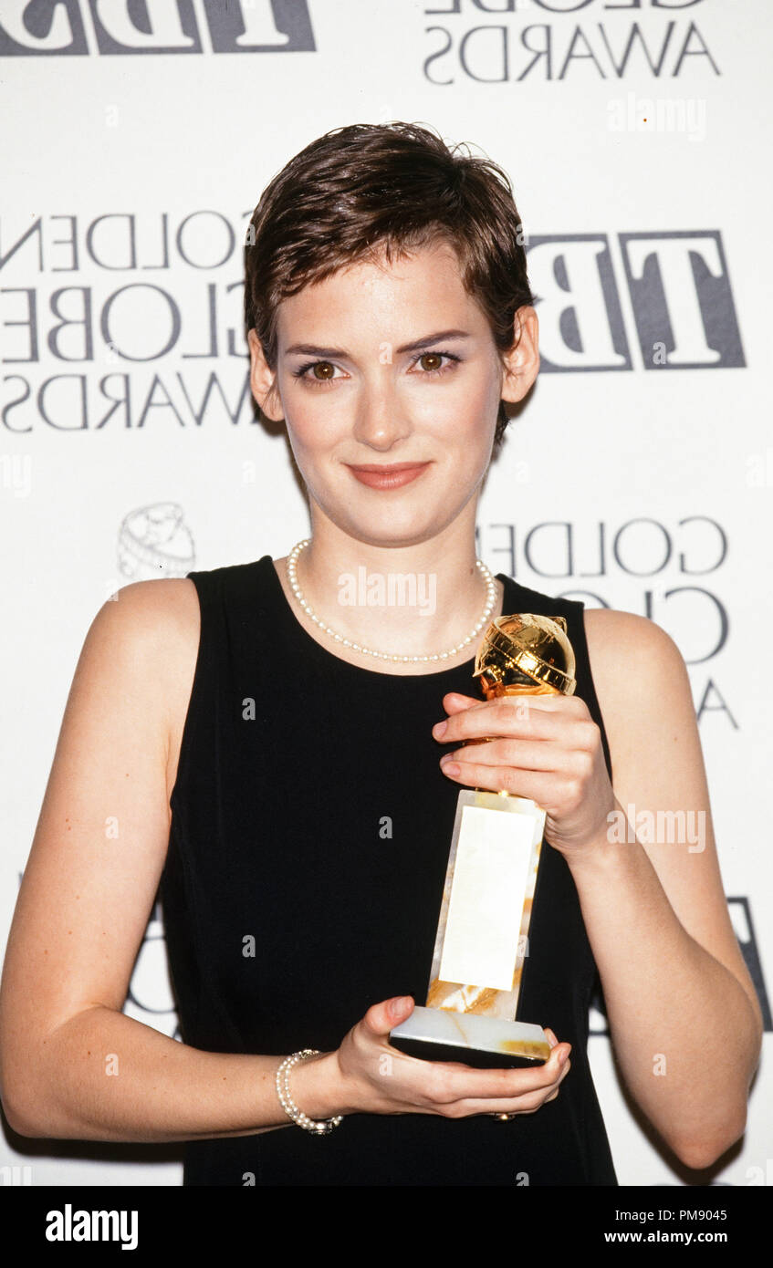 Winona Ryder an den 1994 Golden Globe Awards © GFS/Hollywood Archiv - Alle Rechte vorbehalten File Reference # 31515 570 Stockfoto