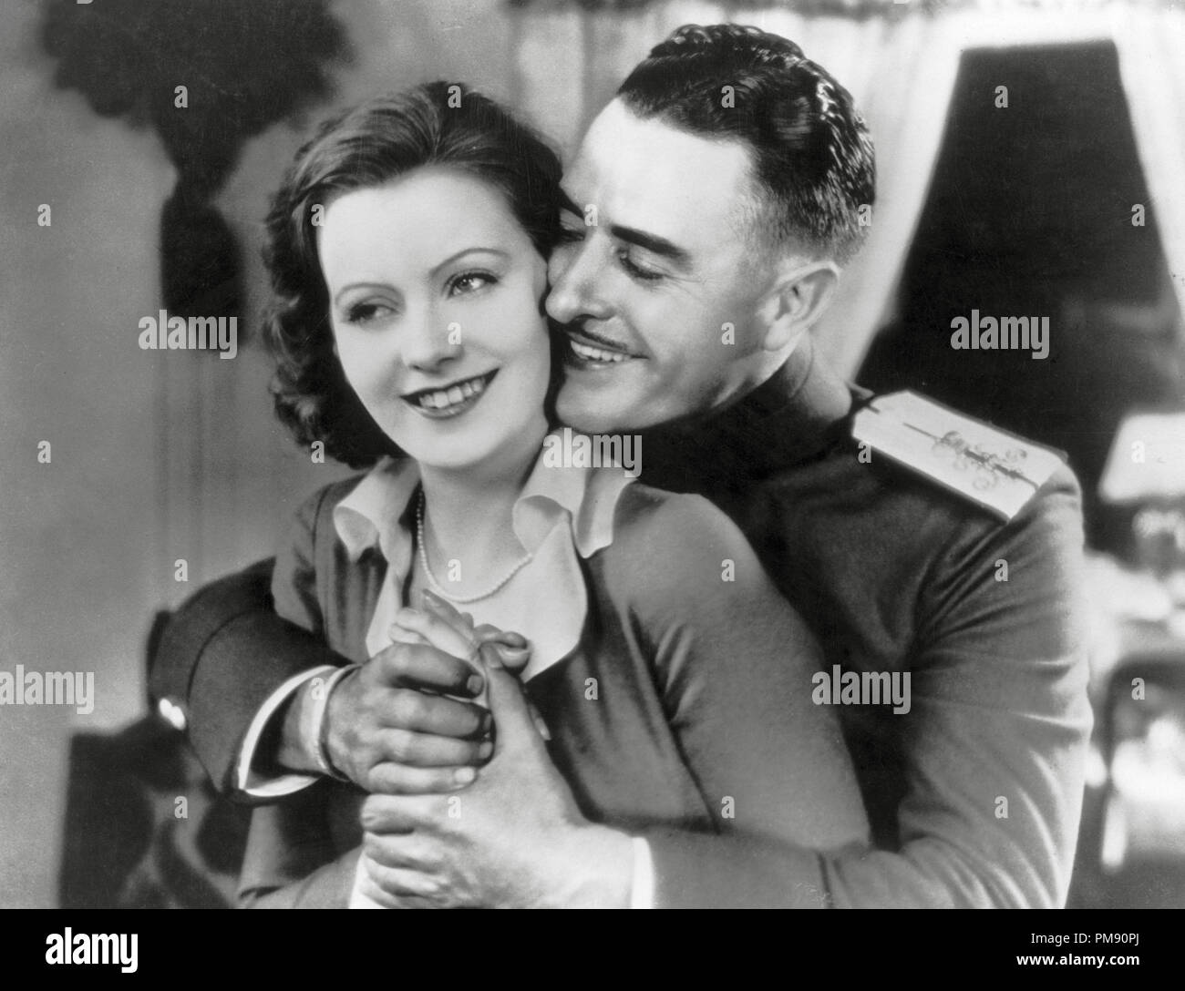 (Archivierung klassische Kino - Greta Garbo Retrospektive) Greta Garbo und John Gilbert, 'Liebe' 1927 MGM Datei Referenz # 31523 049 THA Stockfoto