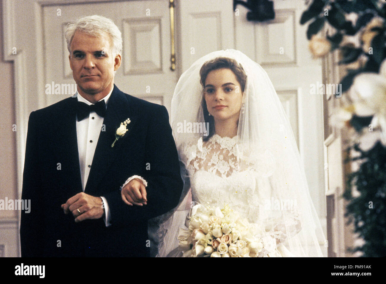 Film Still oder Werbung immer noch von "Vater der Braut" Steve Martin und Kimberly Williams © 1991 Touchstone Pictures Photo Credit: John Shannon Alle Rechte vorbehalten Datei Referenz # 31527144 THA für die redaktionelle Nutzung nur Stockfoto