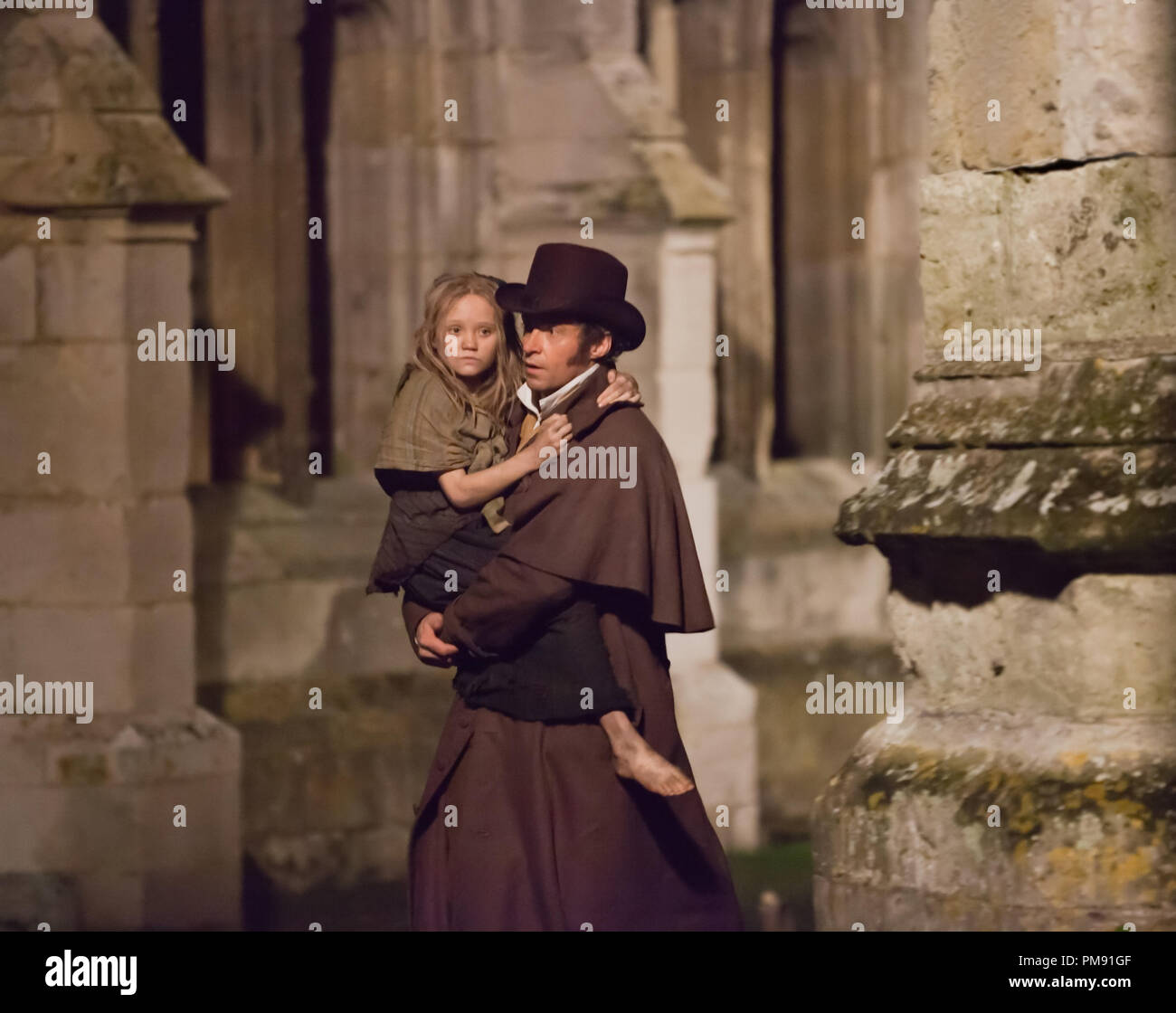 Isabelle Allen Als Junge Cosette Und Hugh Jackman Als Jean Valjean In Les Miserables 2012 Stockfotografie Alamy